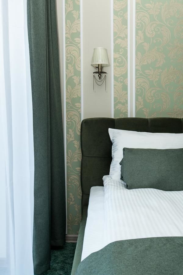 Отель Mon Ami Hotel Ивано-Франковск