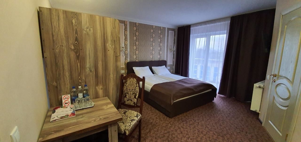 Отель Mon Ami Hotel Ивано-Франковск