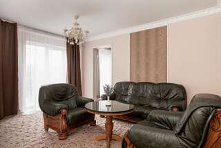 Отель Mon Ami Hotel Ивано-Франковск Люкс с кроватью размера «king-size» и балконом-3