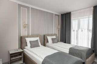 Отель Mon Ami Hotel Ивано-Франковск Двухместный номер с 2 отдельными кроватями и балконом-6