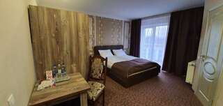 Отель Mon Ami Hotel Ивано-Франковск Семейный полулюкс-5