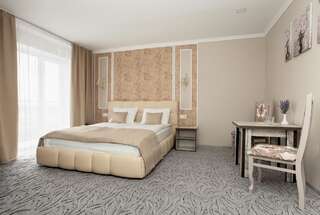 Отель Mon Ami Hotel Ивано-Франковск Полулюкс с балконом-2